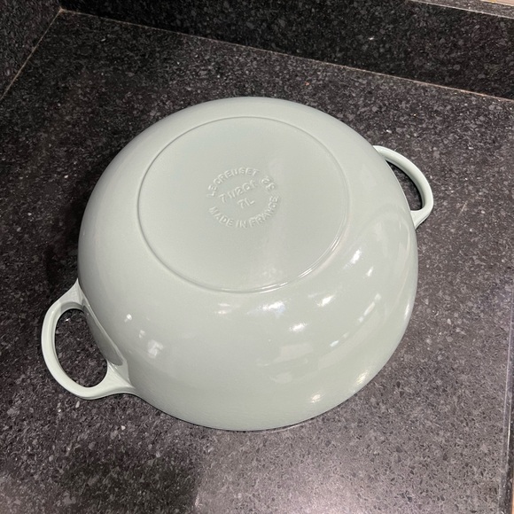 Le Creuset Enameled Cast Iron Signature Chef Dutch Oven - Sea Salt 7.5 qt - Picture 4 of 13